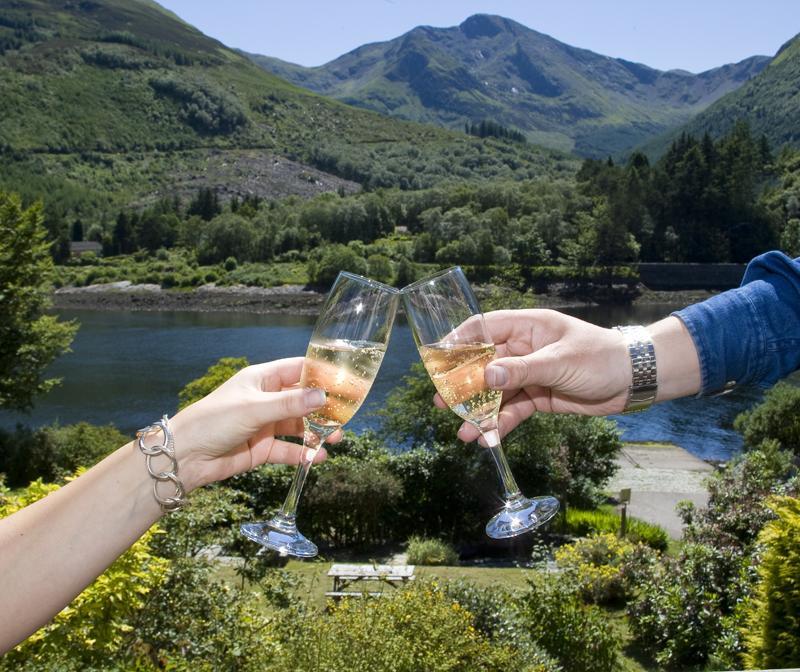 فندق ومصنع تقطير خمر لوك ليفين North Ballachulish المظهر الخارجي الصورة